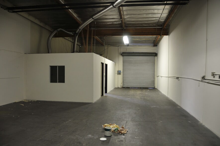 19215 Parthenia St, Northridge, CA for lease - Building Photo - Image 3 of 3