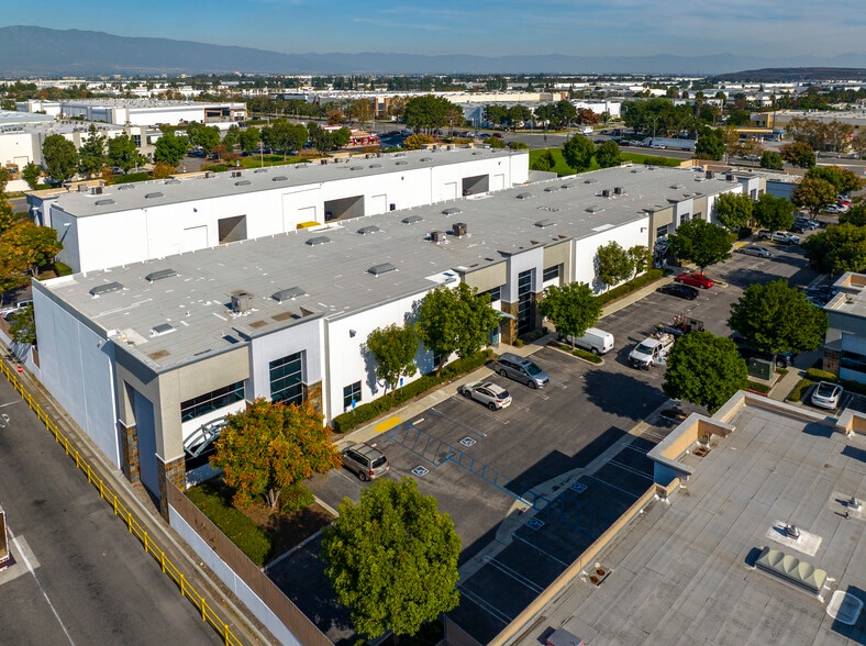 2260 Archibald Ave, Ontario, CA à louer - Aérien - Image 2 de 32