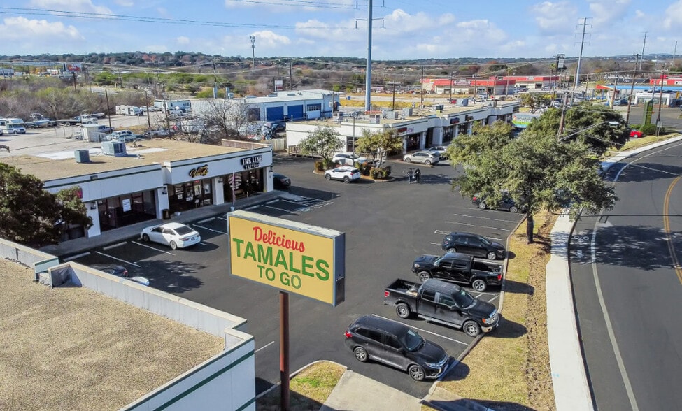 5251 Timberhill, San Antonio, TX for lease - Building Photo - Image 3 of 9