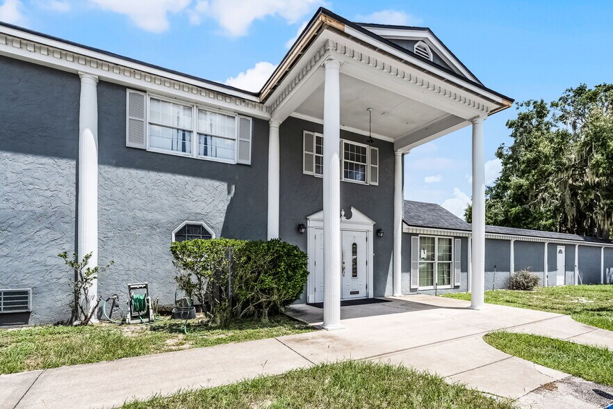 131 W Main St, Tavares, FL à vendre - Photo du bâtiment - Image 2 de 8