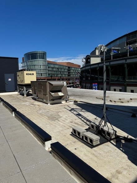 1031-1041 W Addison St, Chicago, IL à louer - Photo du bâtiment - Image 2 de 7