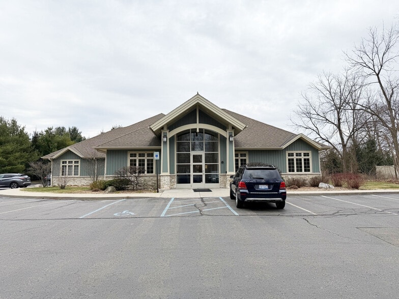 7971 Moorsbridge Rd, Portage, MI for lease - Primary Photo - Image 1 of 27