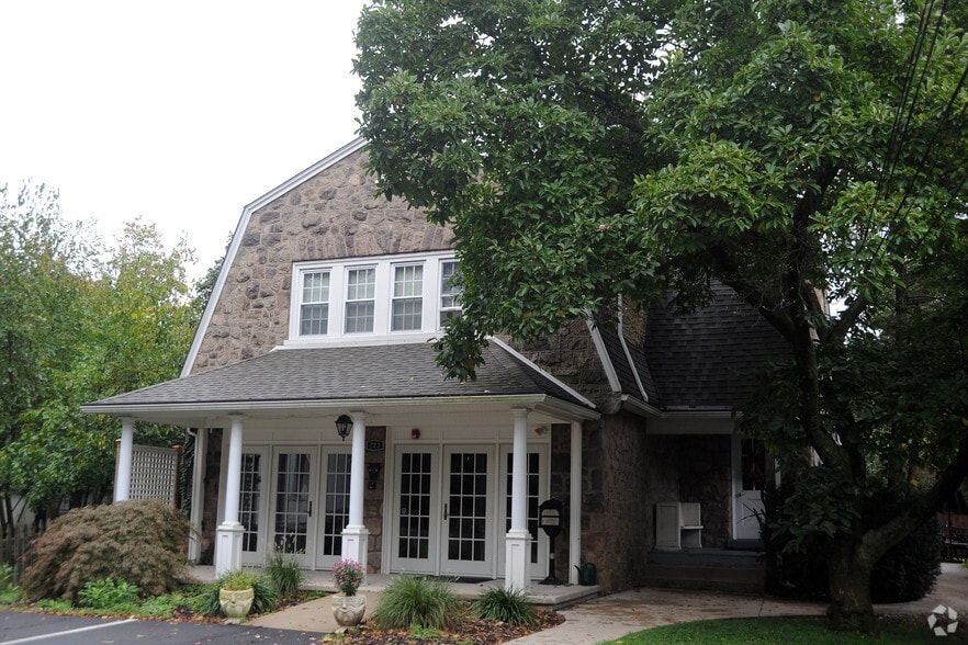 223 Summit Ave, Fort Washington, PA for lease - Building Photo - Image 2 of 4