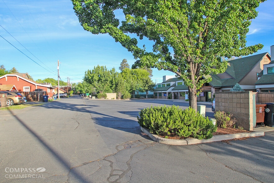 5 NW Hawthorne Ave, Bend, OR for lease - Building Photo - Image 2 of 3