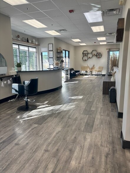 Higley Park Condominiums for Sale portfolio of 4 properties for sale on LoopNet.ca - Building Photo - Image 3 of 9