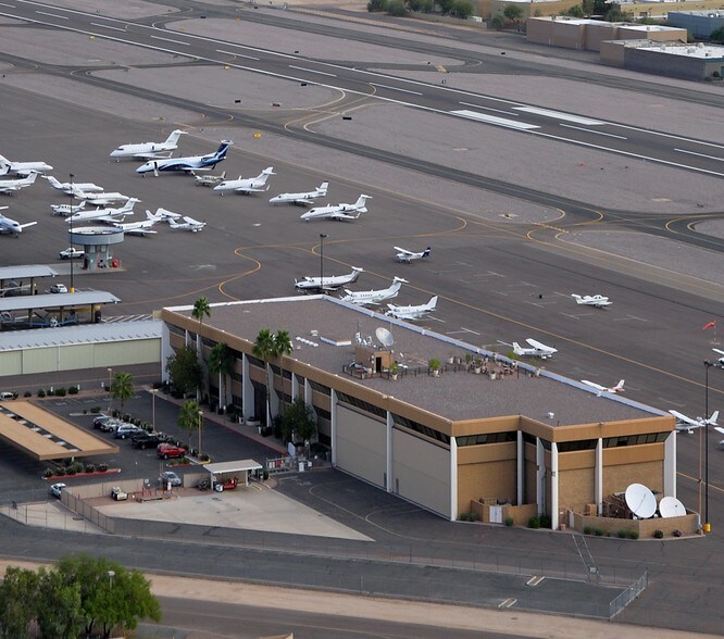 14605 N Airport Dr, Scottsdale, AZ à louer - Photo du bâtiment - Image 3 de 18
