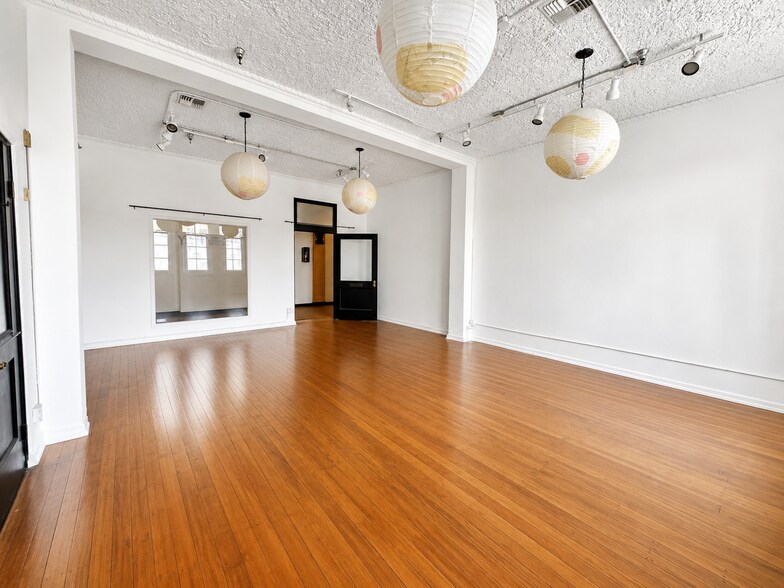 201-215 N Broadway, Santa Ana, CA à louer - Photo intérieure - Image 3 de 9