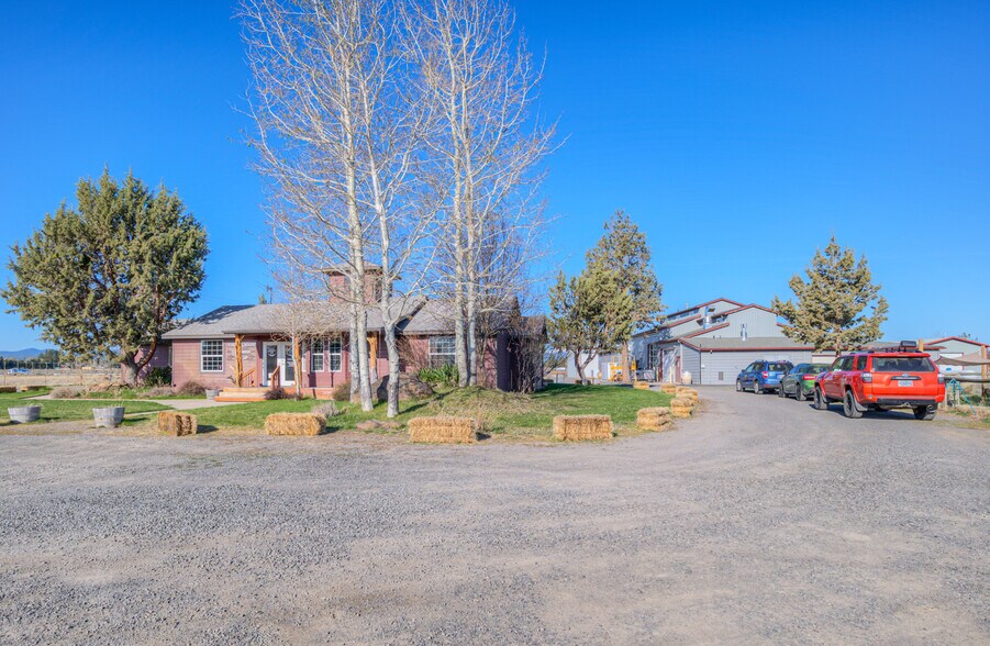 19330 Pinehurst Rd, Bend, OR à vendre - Photo du bâtiment - Image 2 de 24