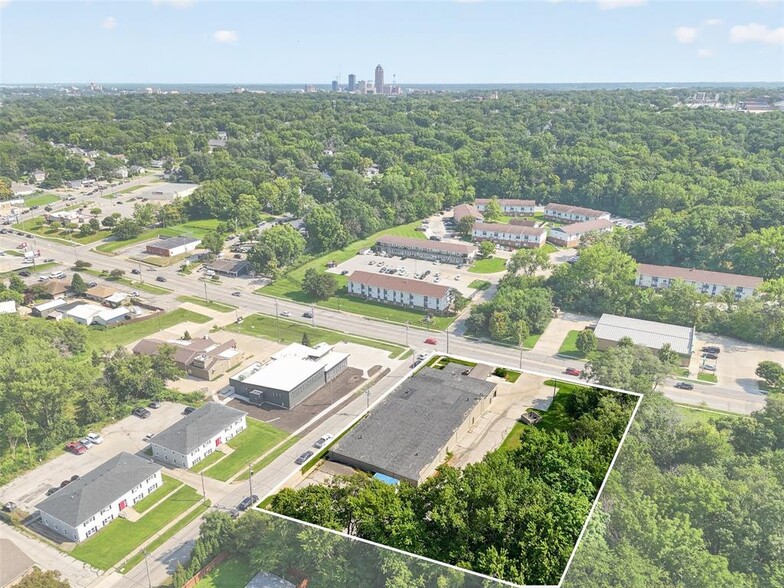 2401 Hickman Rd, Des Moines, IA à vendre - Photo du bâtiment - Image 2 de 21