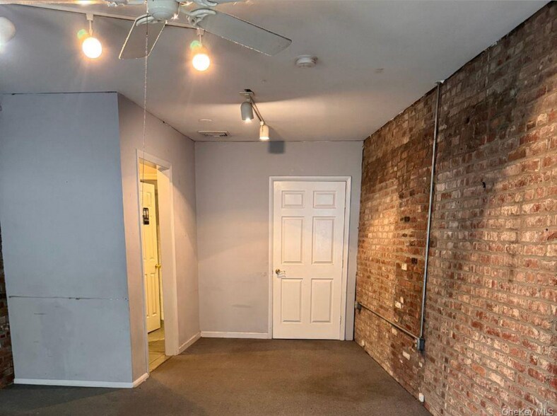 175 Main St, Ossining, NY à louer - Photo intérieure - Image 3 de 11