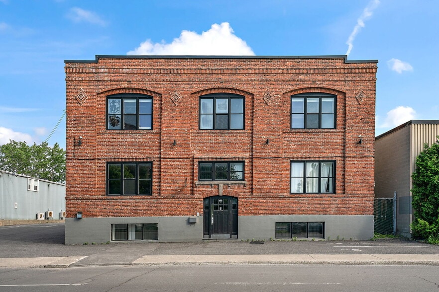 5010 Rue Saint-Patrick, Montréal, QC à louer - Photo du bâtiment - Image 2 de 14