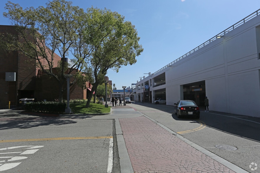 1106-2195 Glendale Galleria, Glendale, CA for lease - Building Photo - Image 2 of 27