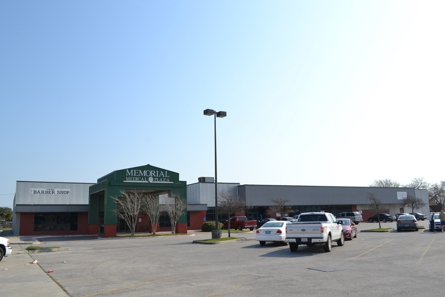 1300 N Virginia St, Port Lavaca, TX à louer - Photo du bâtiment - Image 2 de 2