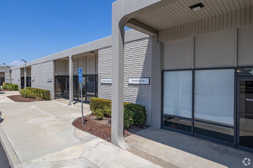 1440 S State College Blvd, Anaheim, CA à louer - Photo du bâtiment - Image 3 de 23