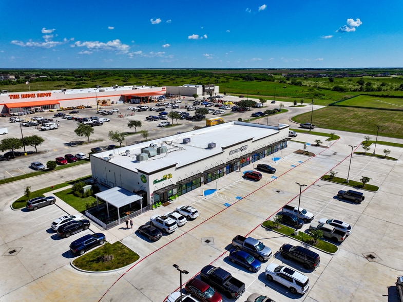 6806 Zac Lentz Pkwy, Victoria, TX à louer - Photo du bâtiment - Image 2 de 3