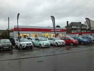 Plus de détails pour 1 Ash Hill Road, Ash - Commerce de détail à vendre