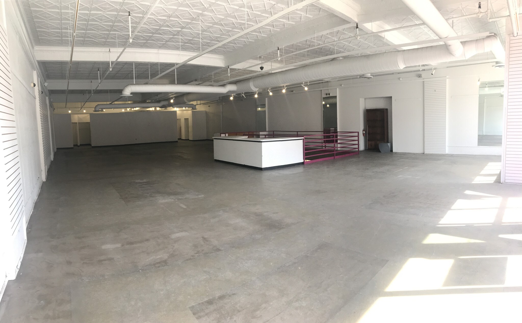 2941 Hennepin Ave, Minneapolis, MN for lease Interior Photo- Image 1 of 9