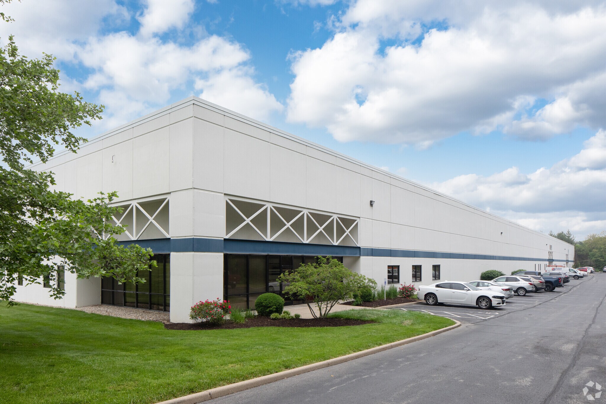 3000 Earhart Ct, Hebron, KY for lease Primary Photo- Image 1 of 3