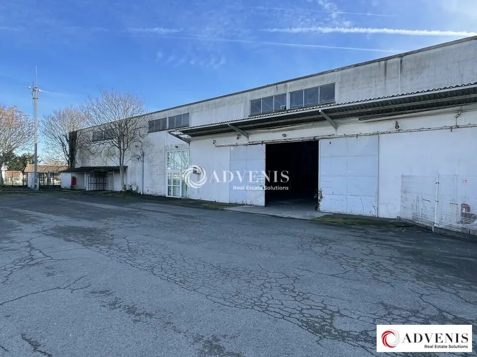 Flex in Bègles for lease Building Photo- Image 1 of 10