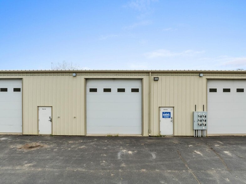 2520 SE 20th Ave, Minot, ND for sale - Building Photo - Image 1 of 11
