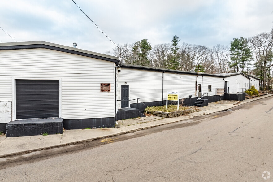 131 Fisher St, Franklin, MA à louer - Photo du bâtiment - Image 3 de 6