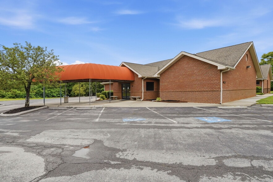 329 Wesley St, Johnson City, TN for sale - Building Photo - Image 1 of 67