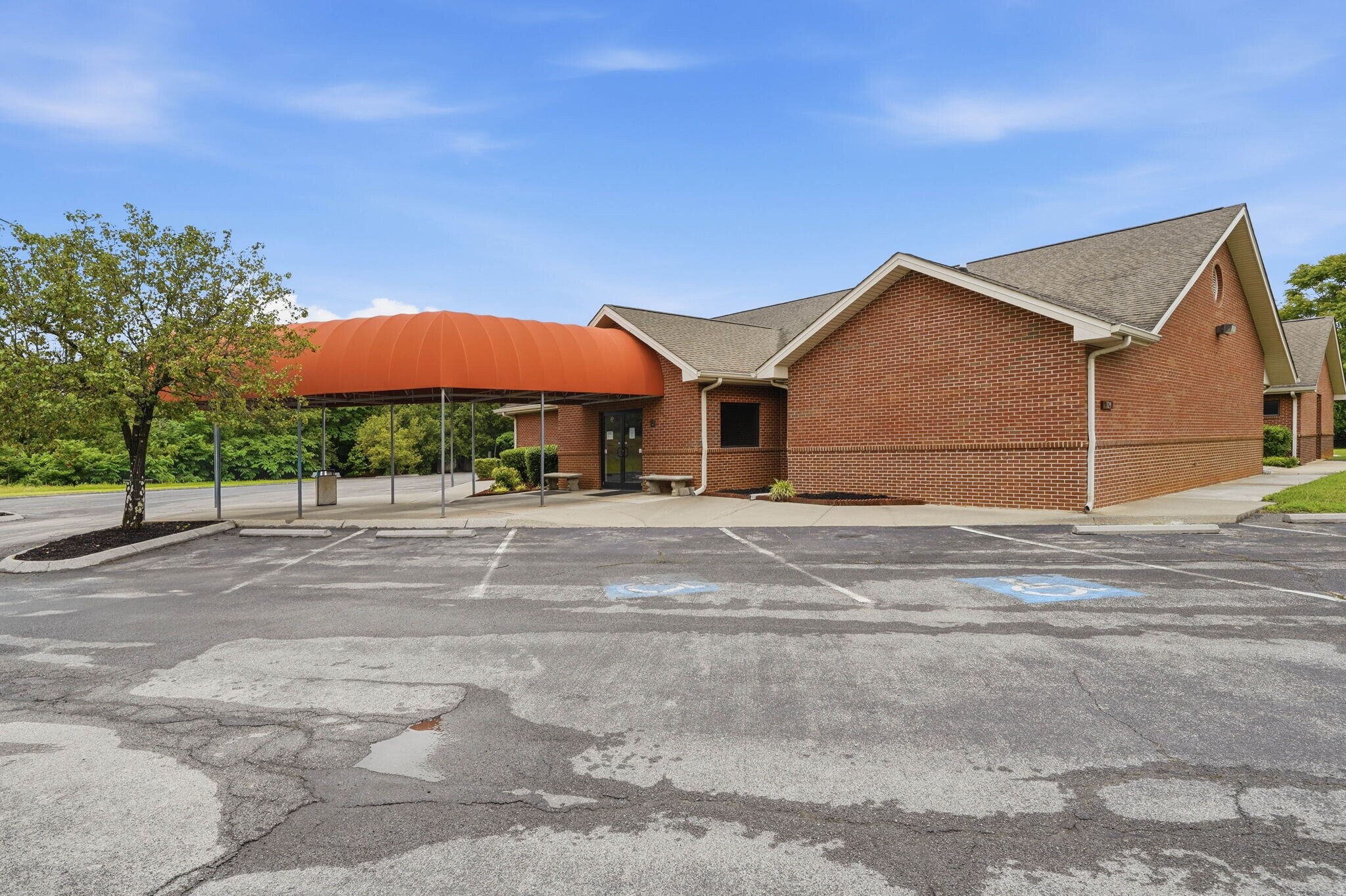 329 Wesley St, Johnson City, TN à vendre Photo du bâtiment- Image 1 de 68