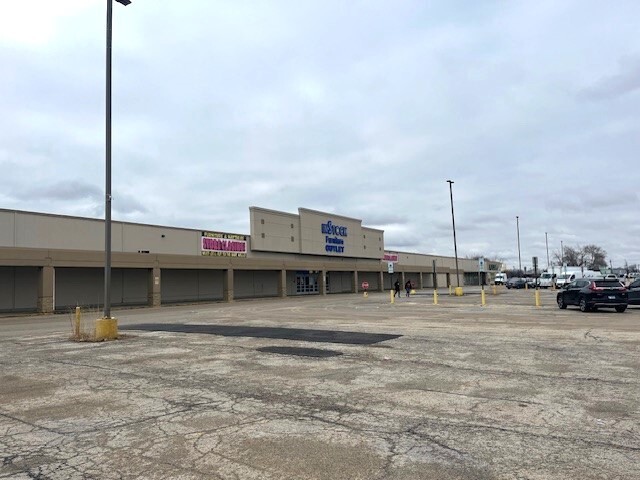 7325-7333 W 79th St, Bridgeview, IL for lease - Building Photo - Image 2 of 10