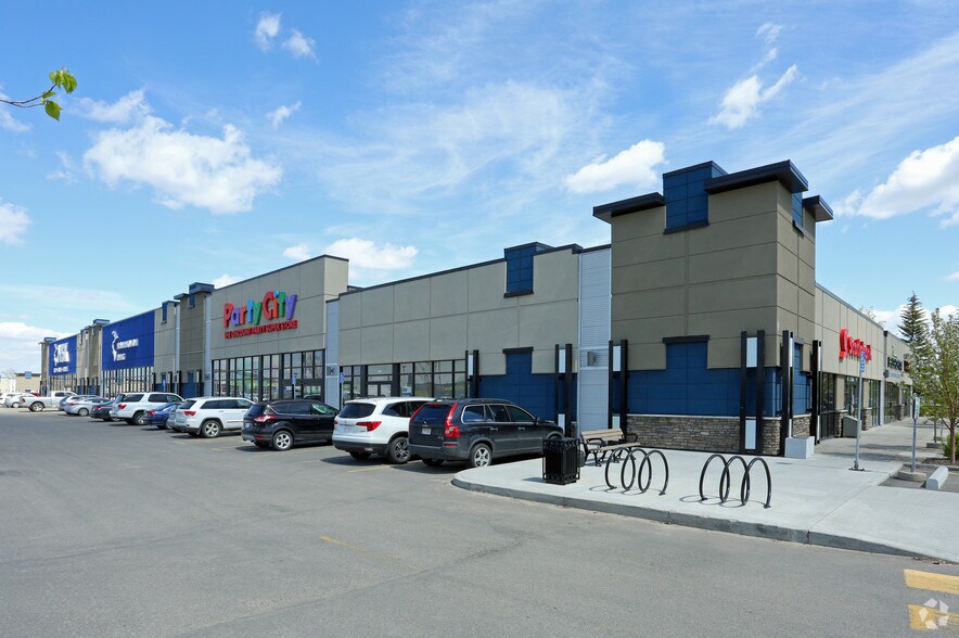 222 Baseline Rd, Calgary, AB à vendre - Photo principale - Image 1 de 1