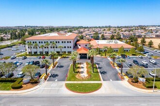 81 S Highland Springs Ave, Beaumont, CA à louer Photo du bâtiment- Image 2 de 17