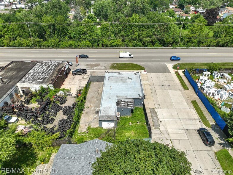 26105 Van Born Rd, Taylor, MI à vendre - Photo du bâtiment - Image 2 de 6