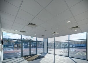 87 James Kearns Av, Rochdale for lease Interior Photo- Image 2 of 4