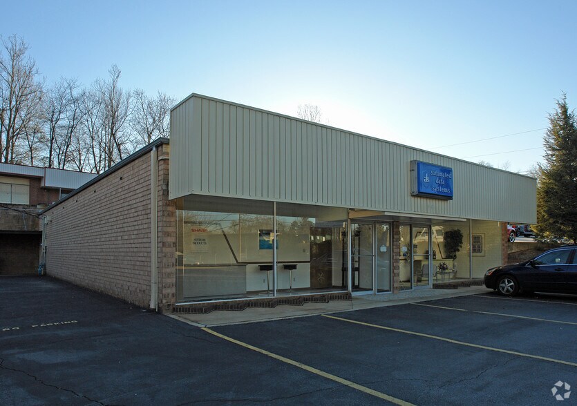 941 3rd Ave NW, Hickory, NC à vendre - Photo du bâtiment - Image 2 de 4