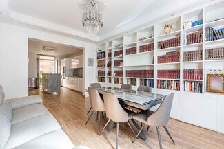Plus de détails pour Multi-résidentiel à vendre