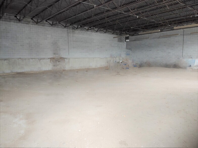 1510 John Fitch Blvd, South Windsor, CT à louer - Photo intérieure - Image 2 de 28