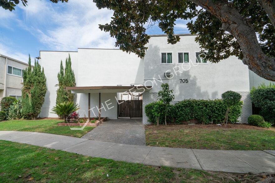 705 E Santa Fe Ave, Fullerton, CA for sale - Building Photo - Image 2 of 16