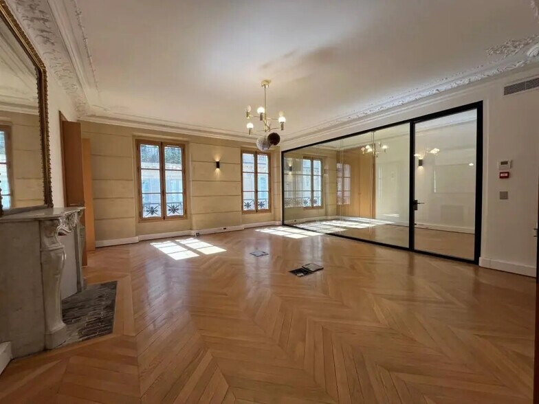 10 Rue Du Mont Thabor, Paris à louer - Photo du bâtiment - Image 3 de 11