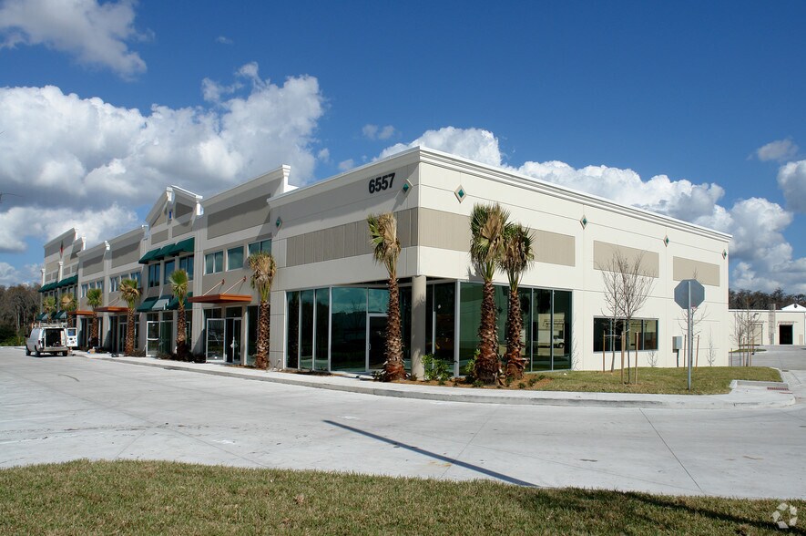 6557 Hazeltine National Dr, Orlando, FL à louer - Photo du bâtiment - Image 2 de 96