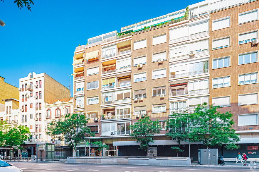 Calle de Narváez, 28, Madrid, Madrid à louer - Photo du bâtiment - Image 2 de 2