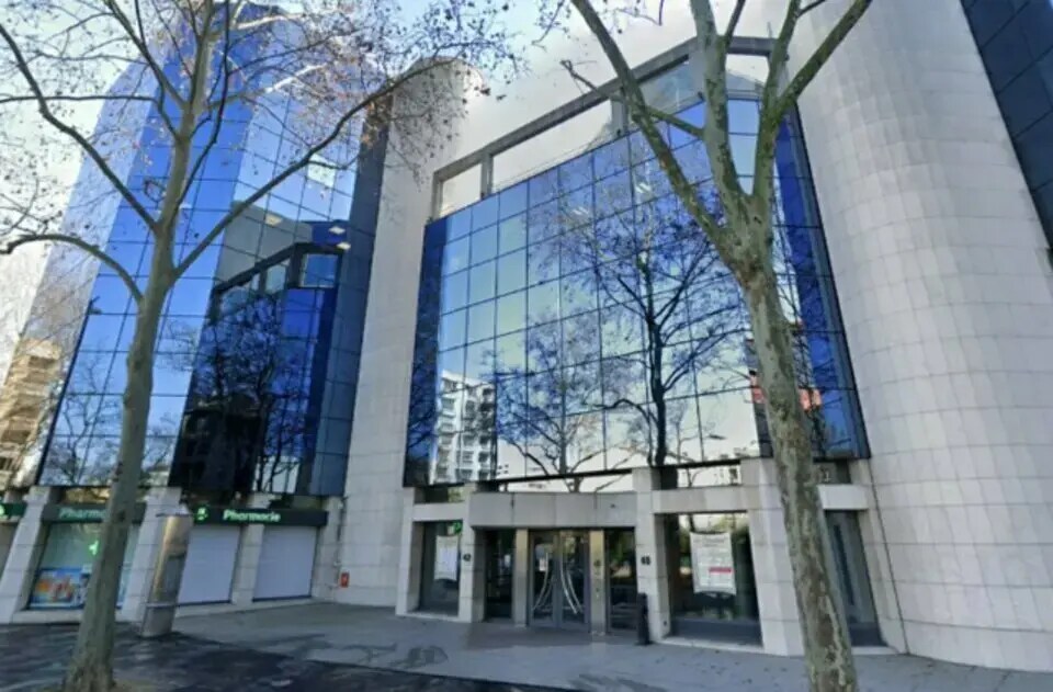 Flex in Lyon for lease Building Photo- Image 1 of 2