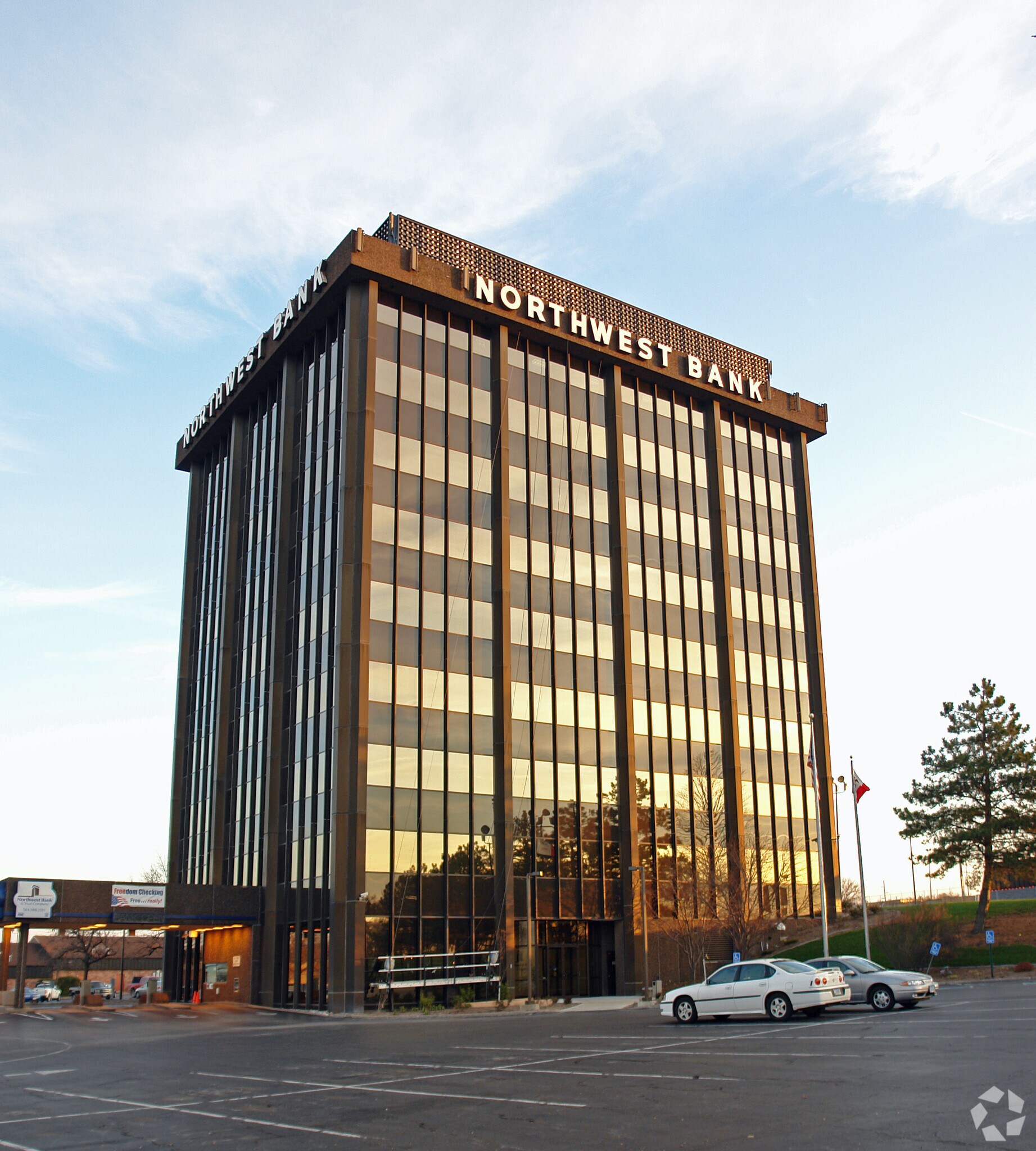 100 E Kimberly Rd, Davenport, IA à vendre Photo principale- Image 1 de 11