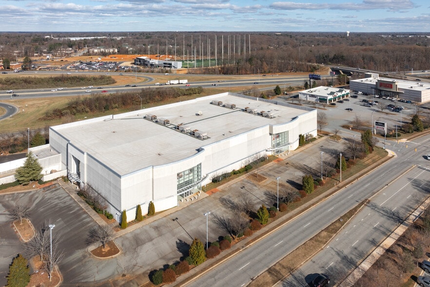 5410 Hornaday Rd, Greensboro, NC for lease - Building Photo - Image 1 of 6