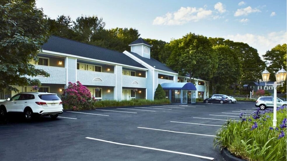 7 Turbats Creek Rd, Kennebunkport, ME à vendre - Photo du bâtiment - Image 3 de 9