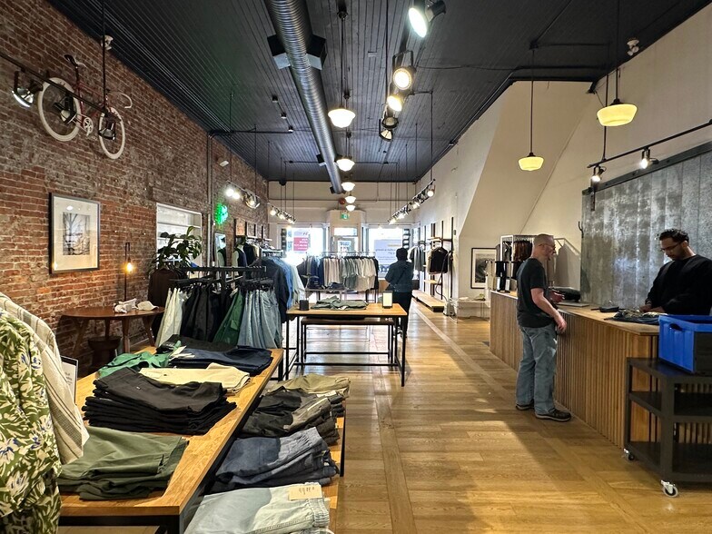 316 Cordova St W, Vancouver, BC à louer - Photo du bâtiment - Image 2 de 5