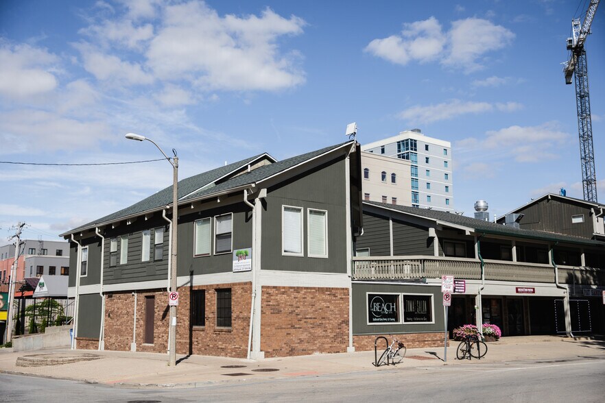 502 E John St, Champaign, IL à louer - Photo du bâtiment - Image 1 de 13