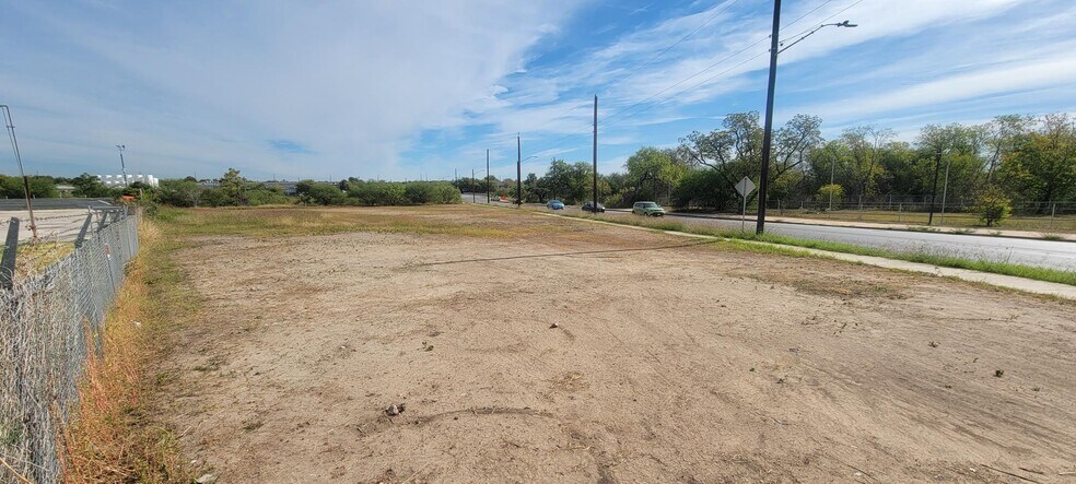 1119 Southcross Blvd, San Antonio, TX à vendre - Photo du bâtiment - Image 2 de 9