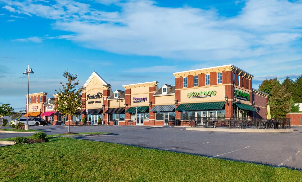 Cross Stone Commons portefeuille de 2 propriétés à vendre sur LoopNet.ca - Photo du bâtiment - Image 3 de 24