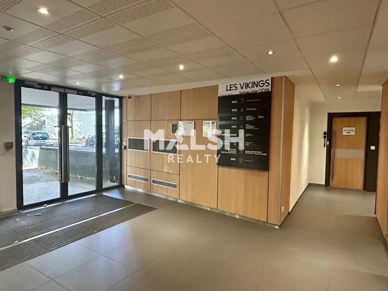 Office in Villeurbanne for sale - Lobby - Image 2 of 7