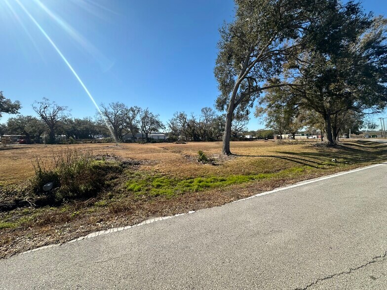 5257 Eureka Springs, Tampa, FL à vendre - Photo du bâtiment - Image 3 de 7