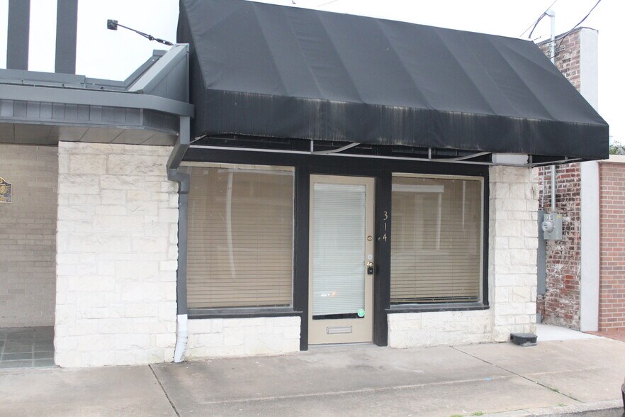 314 E Main St, Humble, TX à louer - Photo du bâtiment - Image 2 de 6
